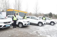 Американська письменниця передала автомобілі для підтримки безпеки в Зоні відчуження