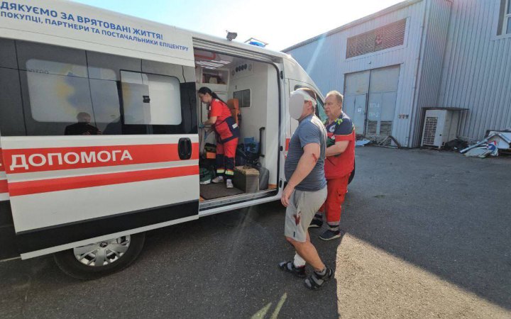 Унаслідок ворожого обстрілу Херсона постраждали цивільні