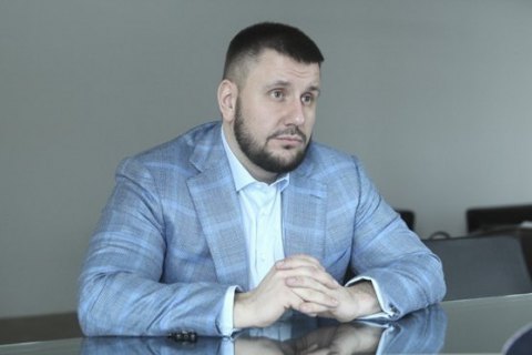 Суд разрешил военной прокуратуре вести заочное расследование в отношении экс-министра Клименко