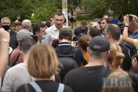 Кличко: поврежденный дом на Позняках, возможно, придется разобрать