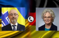 Резніков обговорив з головою міноборони Німеччини надання Україні зброї