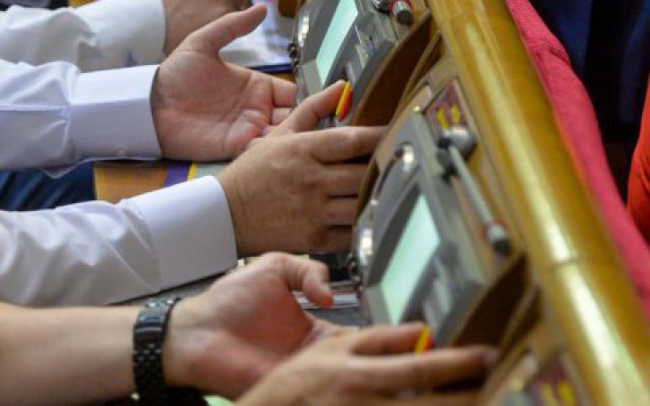 Рада продовжить роботу під час воєнного стану в режимі одного пленарного засідання