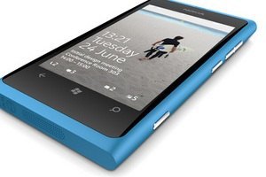 Позиции Nokia на рынке телефонов падают все больше