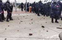 На кордоні з Білоруссю під час зіткнення з мігрантами травмувалися девʼятеро польських правоохоронців