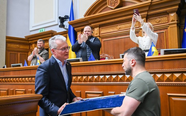 Президент Литви вручив Зеленському орден Вітовта Великого