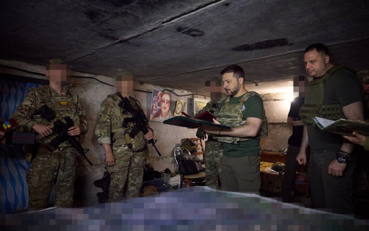 Зеленський відвідав Бахмутський напрямок і нагородив бійців ССО