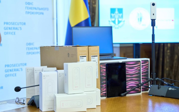 Франція передала прокурорам України обладнання, необхідне для розслідування воєнних злочинів росіян