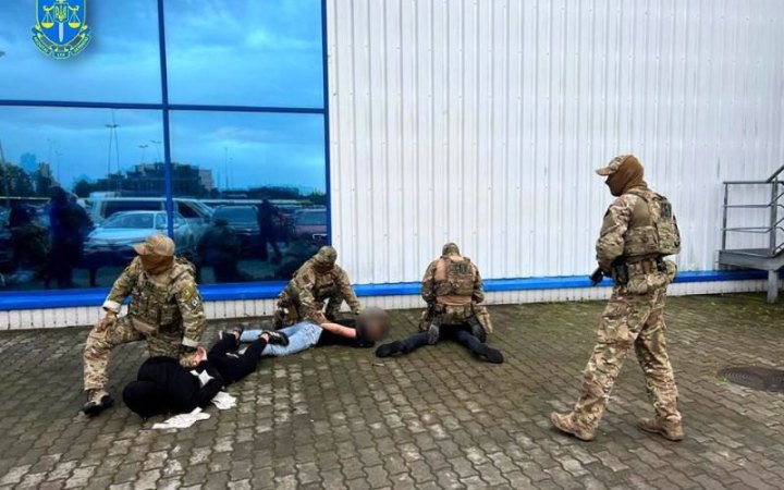 На Львівщині двоє військових вибивали гроші у демобілізованого бійця