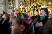 ПЦУ спростувала міф про те, що жінкам не можна заходити до церкви в брюках і з непокритою головою