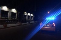 В Киеве по зданию банка выстрелили из гранатомета