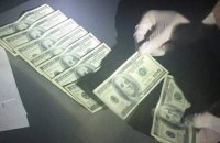 Один из руководителей управления юстиции Киева задержан при получении $50 тыс. взятки