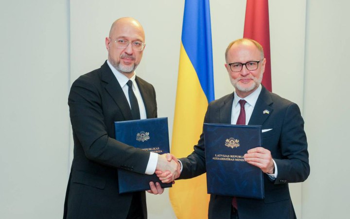 Україна і Латвія підписали Меморандум щодо оборонно-промислового співробітництва