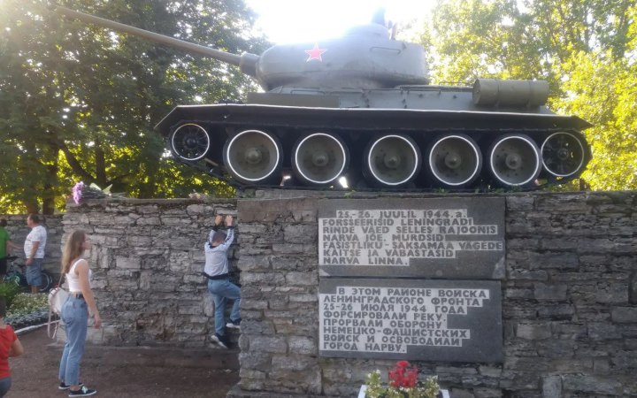 В естонській Нарві демонтують радянські пам’ятники