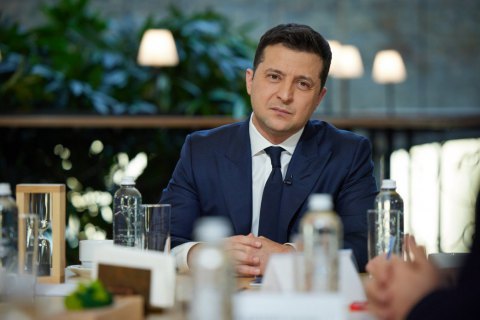 Зеленский объяснил полет в Карпаты на вертолете ГСЧС поломкой президентского самолета