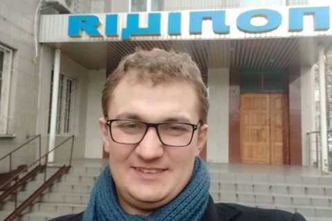 "Слуга народа" Брагарь написал заявление в полицию на волонтера, которая отказалась ехать в автобусе из-за сериала на русском 