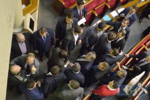 Рада признала Мельничука зачинщиком драки с Ляшко, но не стала наказывать