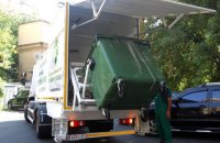 В Киеве появилась спецтехника для мытья мусорных контейнеров