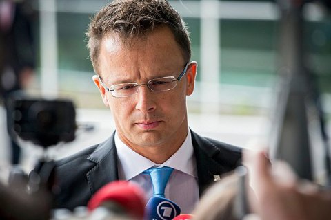 Сиярто заявил, что Венгрия не собирается размещать дополнительные войска НАТО, несмотря на напряженность в регионе
