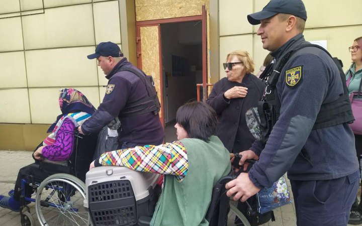 За два місяці понад 115 тис. українців виїхали з особливо небезпечних регіонів, – Мінреінтеграції