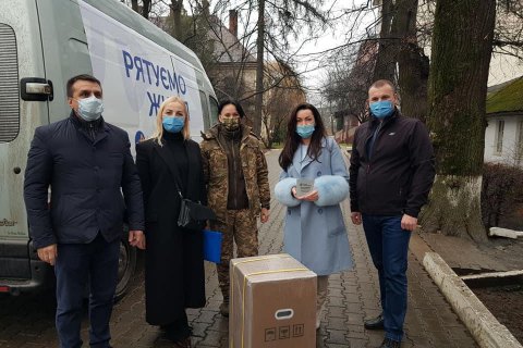 Фонд Порошенка доставив у лікарні 50 кисневих концетраторів