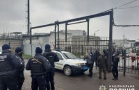 В Николаеве неизвестные захватили частное предприятие на территории нефтебазы