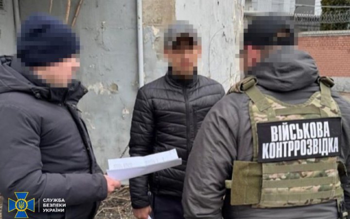 Правоохоронці затримали дезертира, якого підозрюють у корегуванні атак по Дніпру