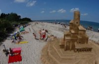 На пляже в Германии построили песчаный замок длиной 27 км