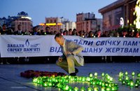 В Киеве в четыре часа утра зажгли поминальные свечи в память о героях ВОВ