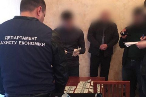 Голову Любомльського району Волинської області затримано під час отримання $2 тис. хабара