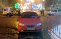 П'яний поліцейський в'їхав у маріупольську ялинку