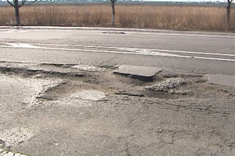 "Укравтодор" выполнил 50% плана по ямочному ремонту