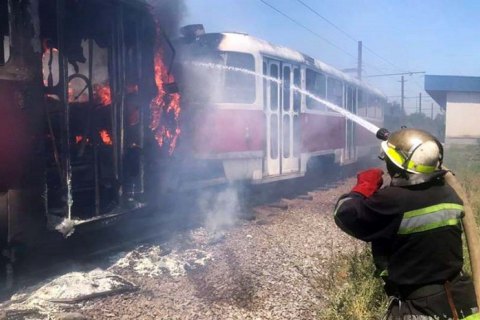 ​В Кривом Роге во время движения загорелся трамвай с пассажирами 