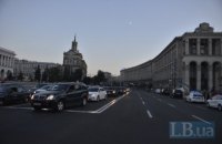 Женщина попала под машину, перебегая Крещатик