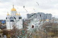 «Російський танк зупинився просто біля вікна і направив на нас дуло», – розповідь жінки, яка вижила в Бучі