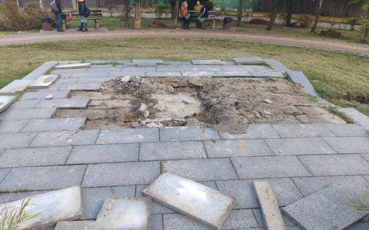 У Києві демонтували пам'ятник радянському воєначальнику Михайлові Кирпоносу