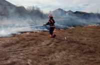 Пожарные за сутки погасили около 50 возгораний сухой травы в трех областях Украины