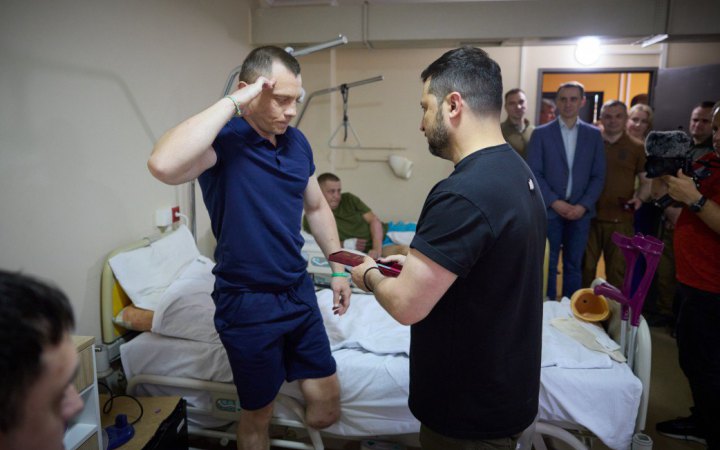 У Франківську Зеленський вручив військовим ордени "За мужність"
