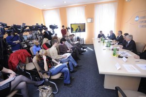 Онлайн-трансляция круглого стола «Выборы-2012: будет ли борьба?»
