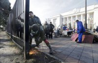 Турчинов поручил демонтировать забор вокруг Рады