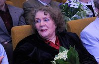 Лина Костенко пожелала Тимошенко обломок Лукьяновской тюрьмы в качестве сувенира 