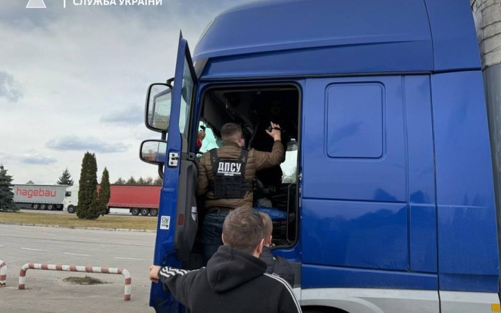 Киянин-ухилянт хотів перетнути кордон у вантажівці