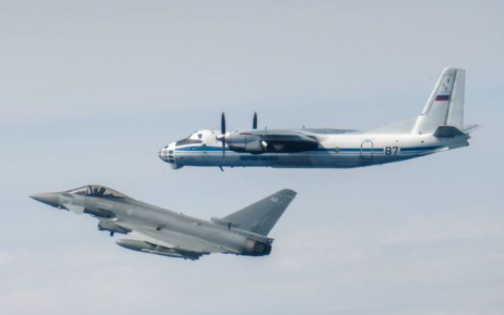Британські винищувачі перехопили російські літаки 