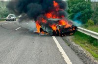 Росіяни вдарили безпілотником в цивільне авто на Харківщині