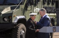 Порошенко вручил орден 100-летнему ветерану Второй мировой, внук которого погиб в АТО 