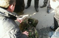 У Верховну Раду продовжують привозити побитих активістів