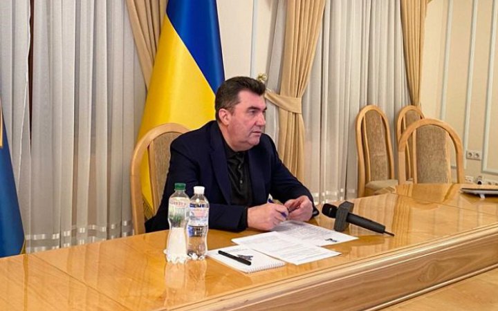 Данілов: Виїзд за кордон чоловіків – це питання в моральній площині