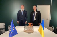 Кулеба закликав очільника європейської дипломатії поширити санкції на виробництво Росією ракет
