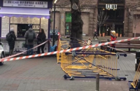 В центре Киева на прохожую упали металлические конструкции - у пострадавшей перелом 