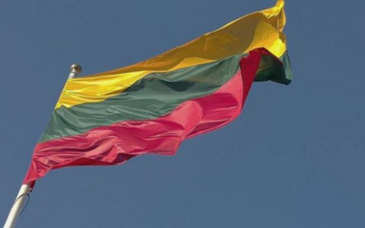 Литва надасть Україні бронетранспортери і військові вантажівки
