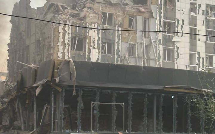 У Покровську на Донеччині ракети влучили у будинки, є жертви, десятки поранених (оновлено)